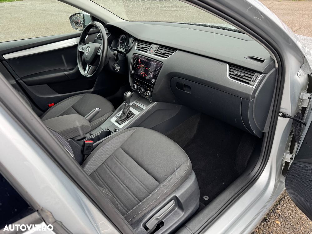 Skoda Octavia 2.0 TDI DSG Premium Edition - 29