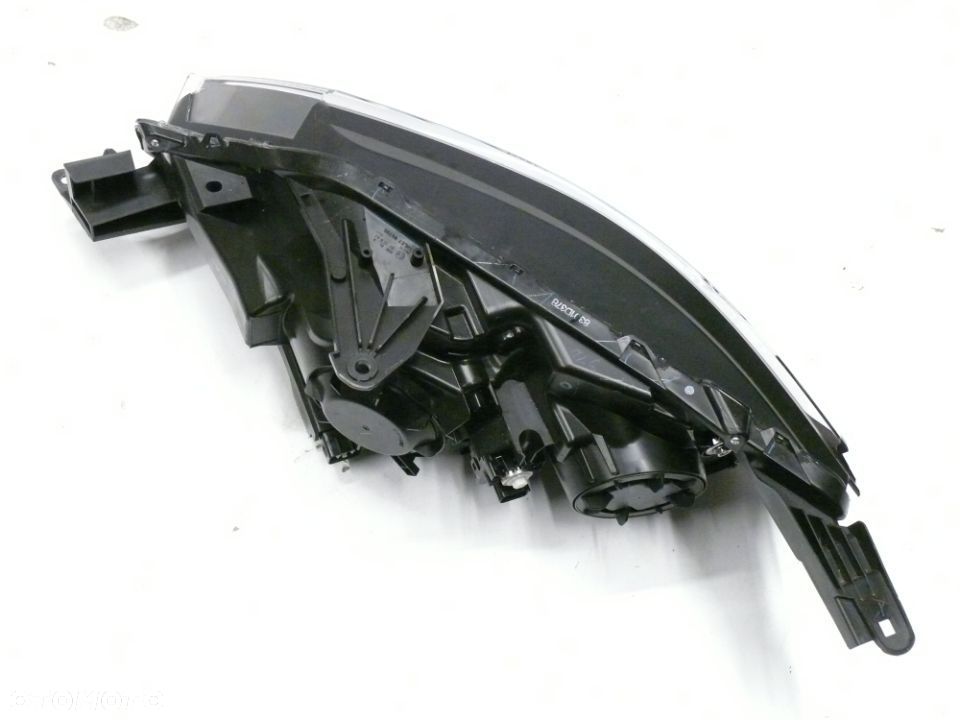 LAMPA PRZEDNIA PRAWA MITSUBISHI L200 2019 2022 SOCZEWKA ZWYKŁA - 2
