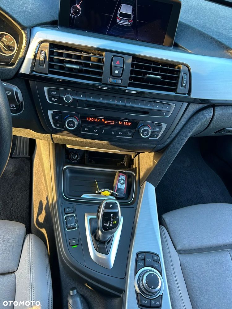 BMW Seria 3 330d Touring Sport Line - 18