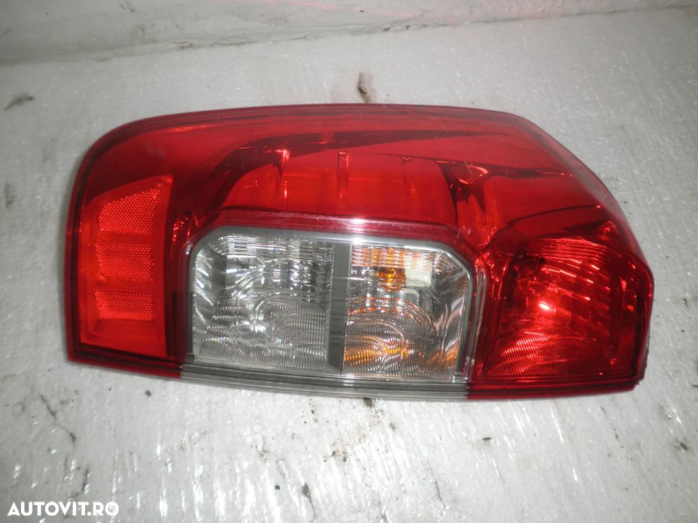 Stop stanga Nissan Navara 2018 ( cu defect
