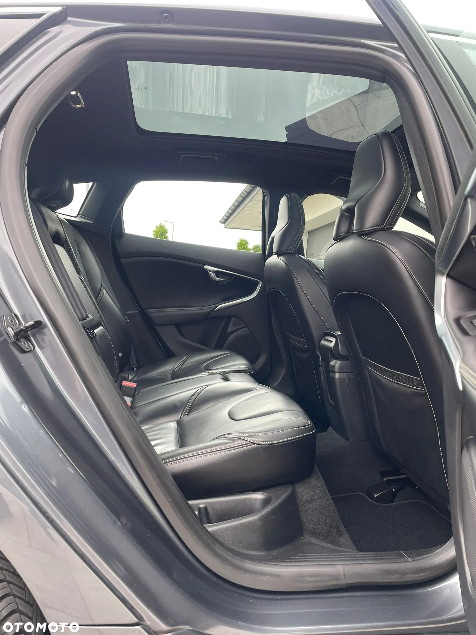 Volvo V40 D2 R-Design - 18