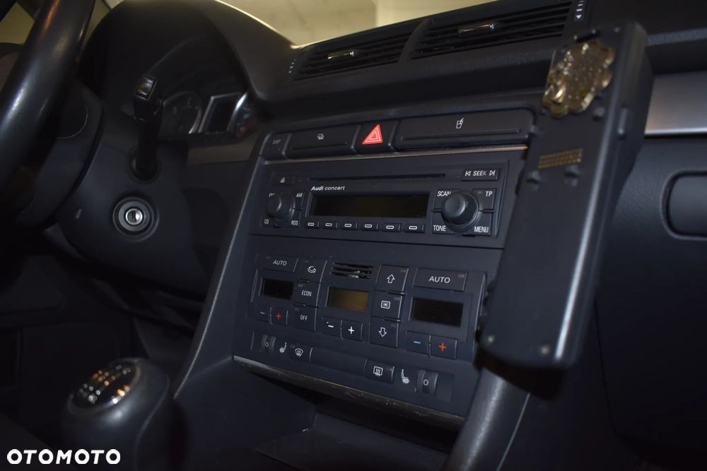 Audi A4 Limousine - 16