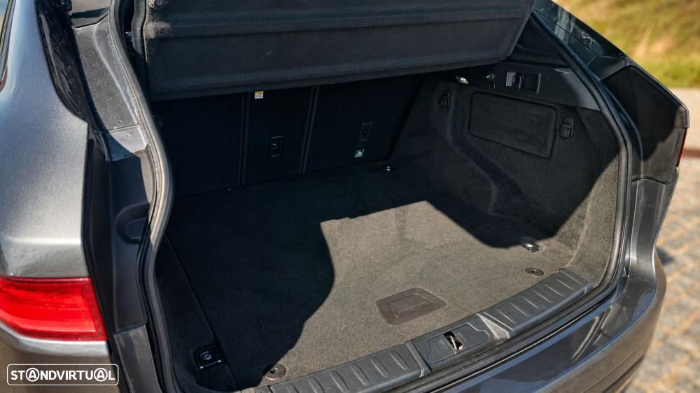 Jaguar F-Pace 20d Prestige - 12