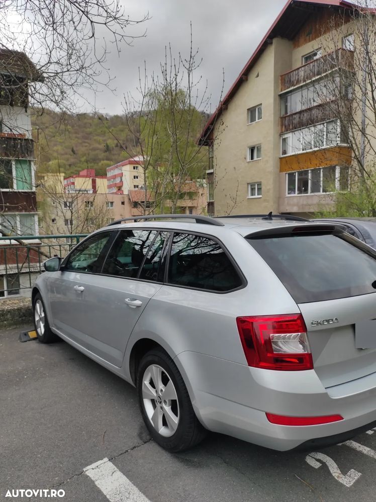 Skoda Octavia 1.6 TDI DSG Ambition - 4