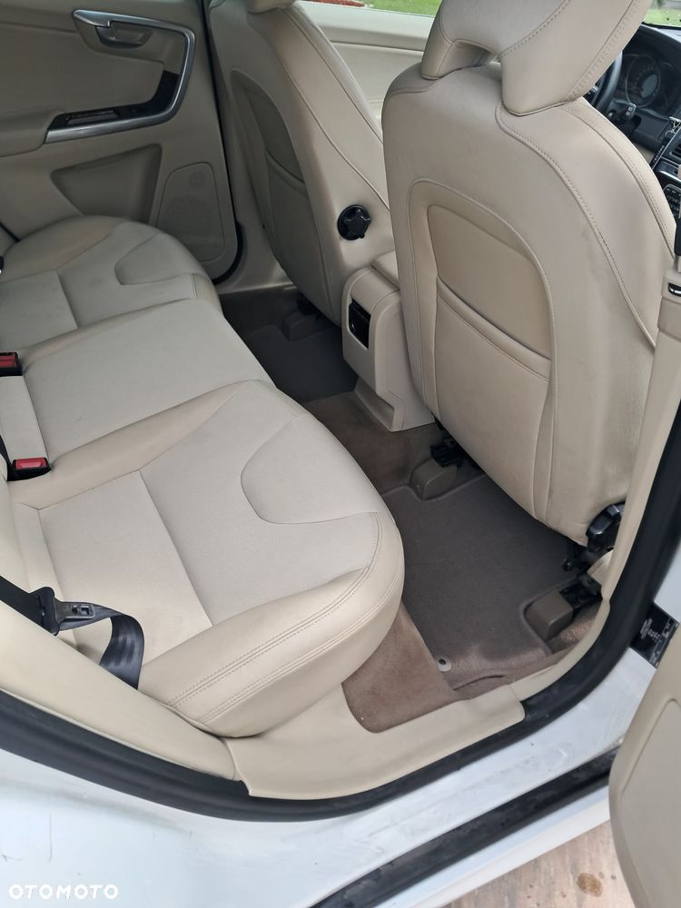 Volvo XC 60 D4 AWD Base - 6