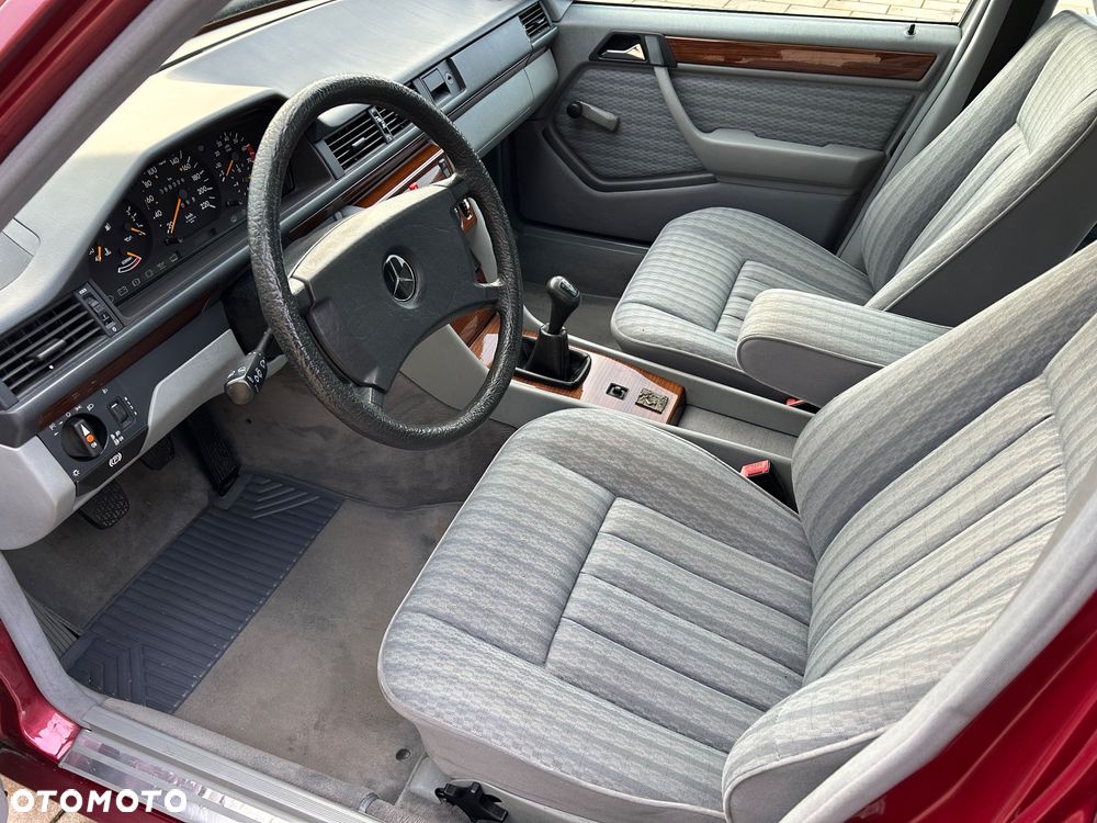 Mercedes-Benz W124 (1984-1993) - 11