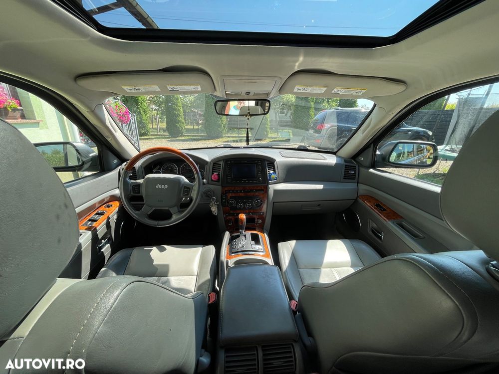 Jeep Grand Cherokee - 12