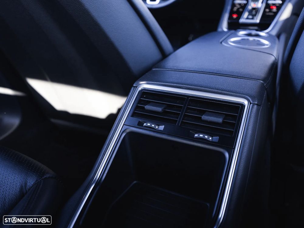 Porsche Panamera 4 E-Hybrid - 24