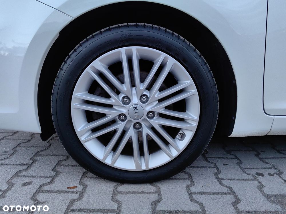 Kia Carens 1.7 CRDi 141 UEFA EURO 2016 - 10