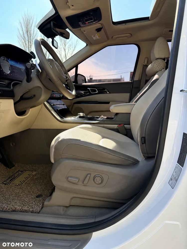 Kia Carnival - 8