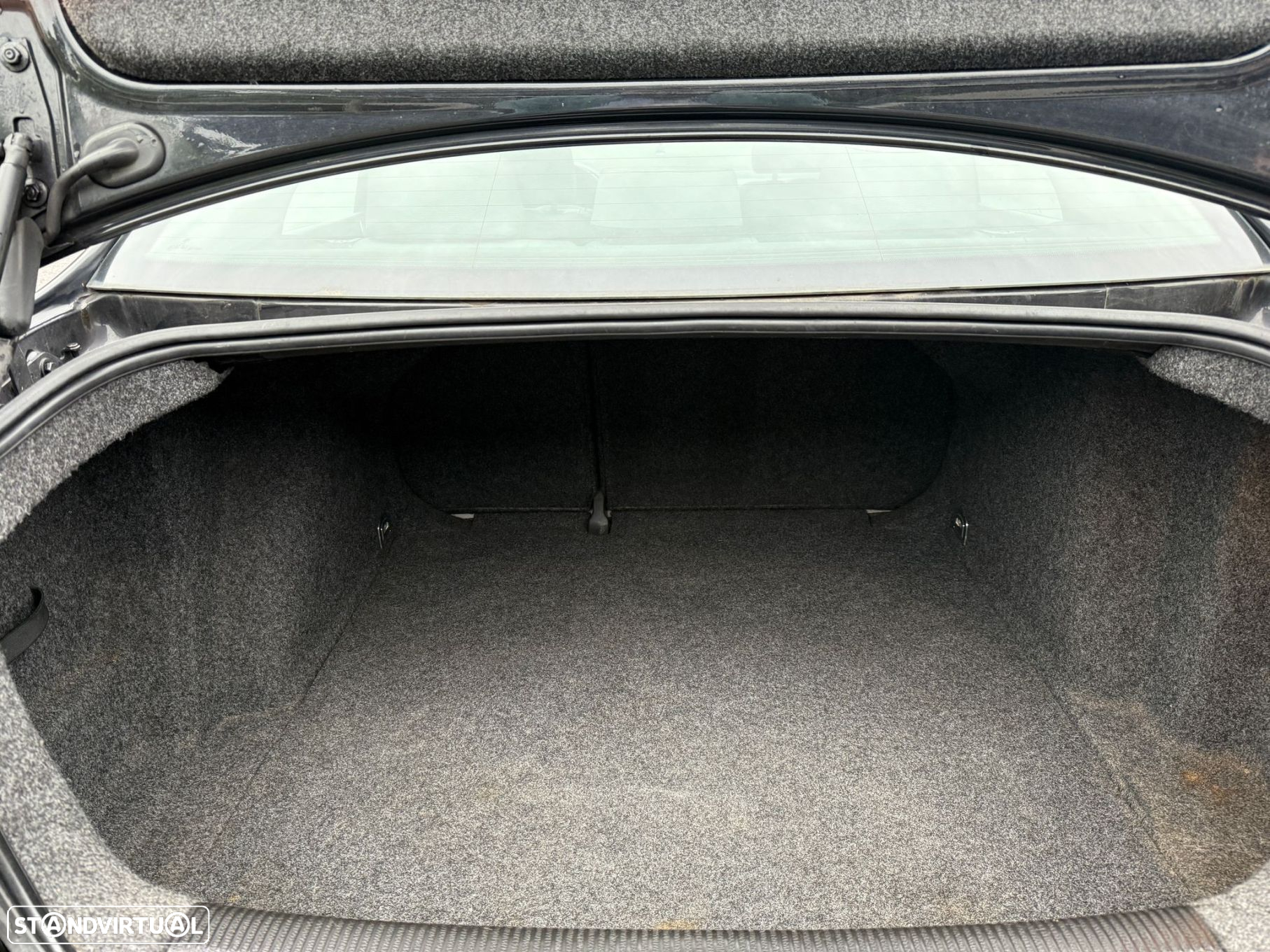 VW Jetta 1.9 TDi Confortline - 15