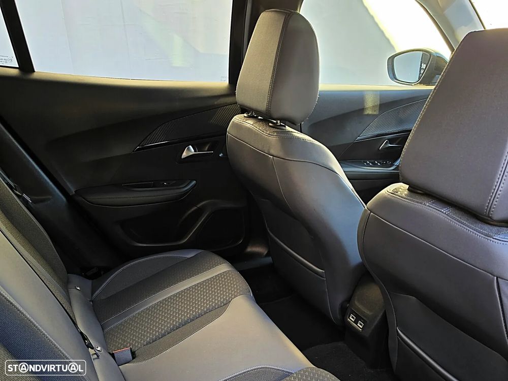 Peugeot e-2008 Allure Pack - 15