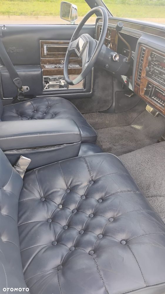 Cadillac Brougham - 14