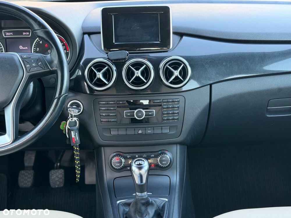 Mercedes-Benz Klasa B 180 UrbanStyle Edition - 25