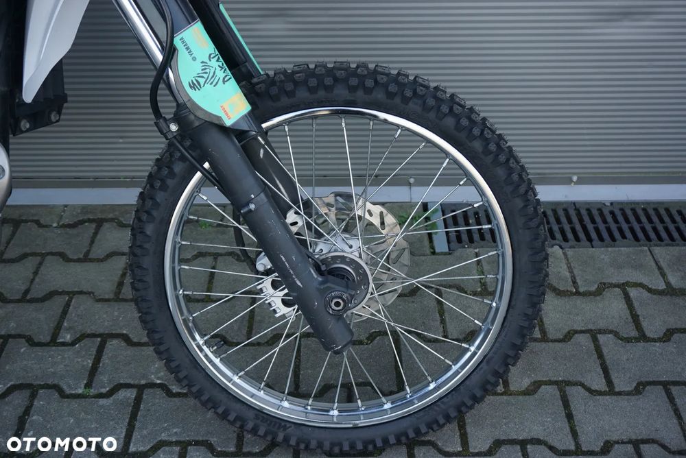 Yamaha WR - 19