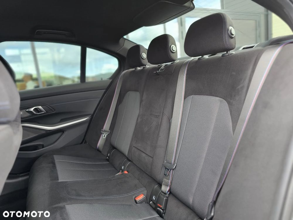 BMW Seria 3 M340i xDrive mHEV sport - 33