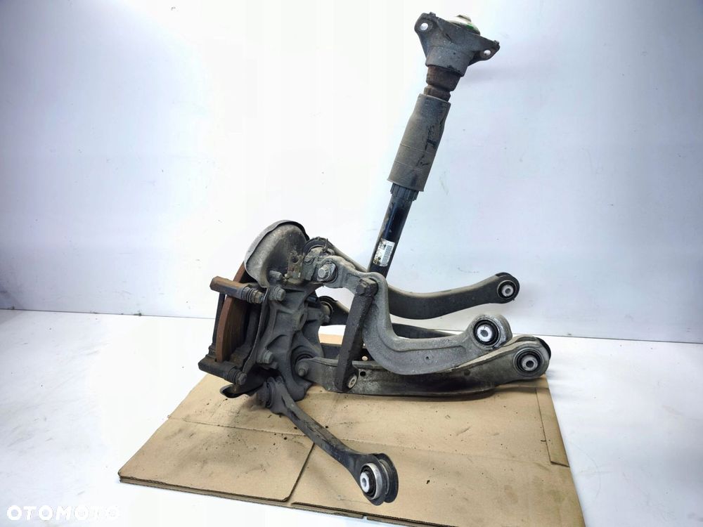 ZWROTNICA WAHACZE PIASTA PRAWY TYŁ AUDI A4 B9 A5 8W 8W0505432T 8W0505460F - 8