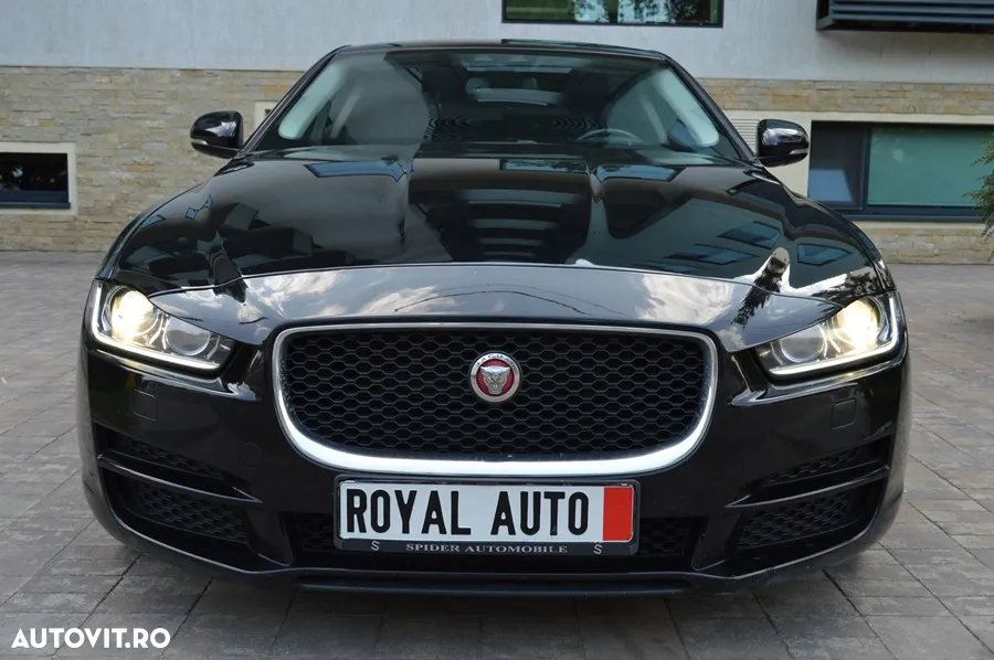 Jaguar XE - 9