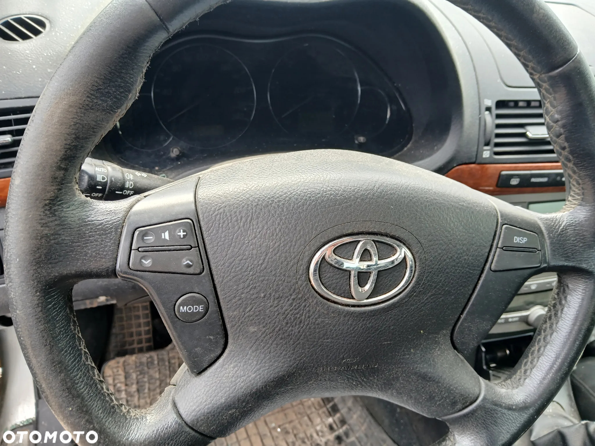 toyota avensis T25 sedan lift 1C0  fotel fotele kanapa deska kokpit podsufitka boczek boczki klamka - 4