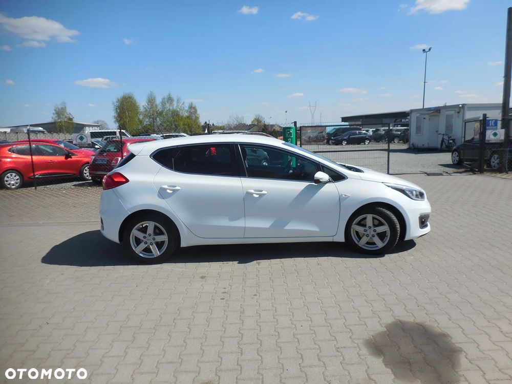Kia Ceed 1.6 CRDi 136 ISG Dream Team Edition - 8