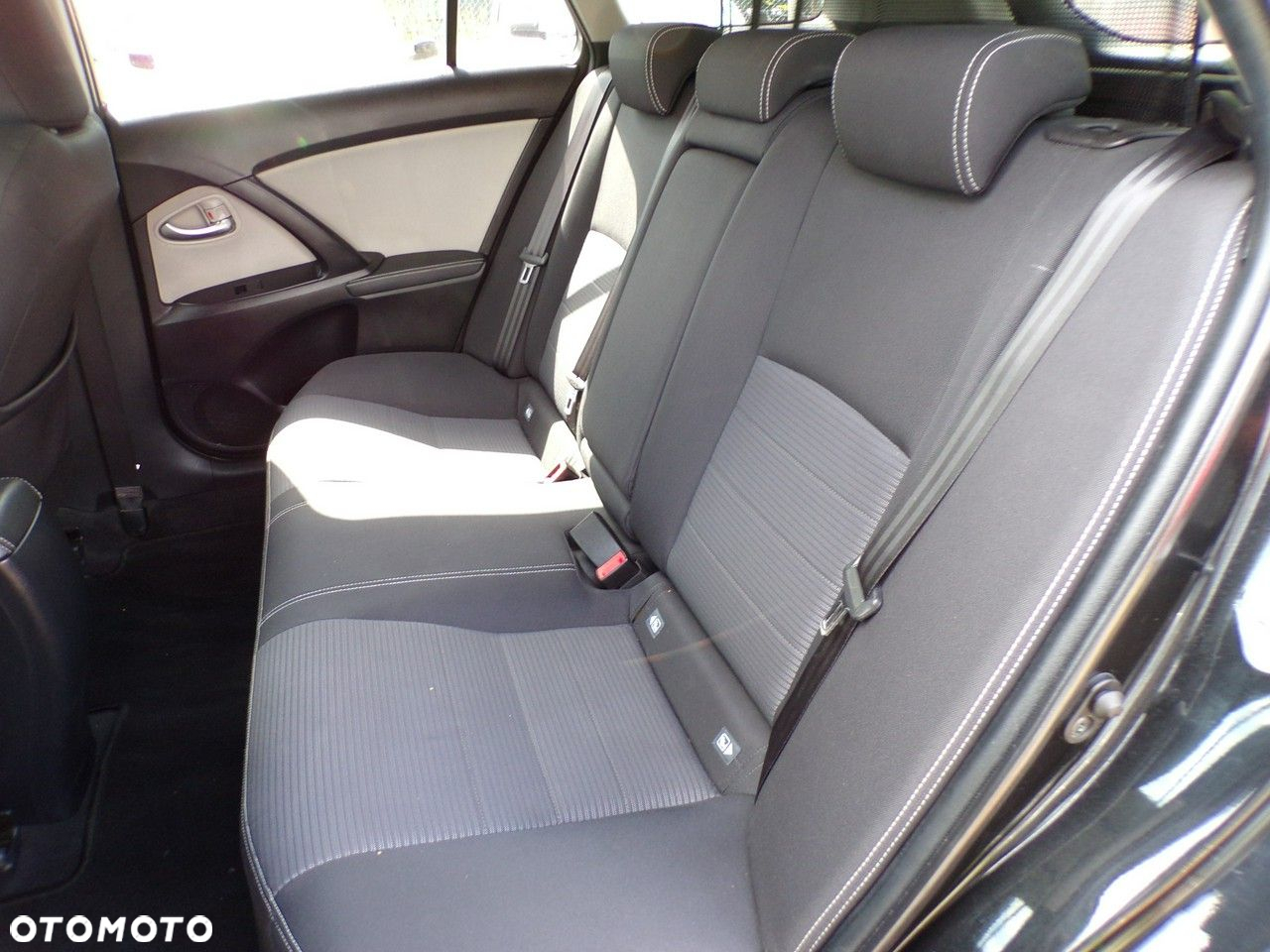 Toyota Avensis - 32