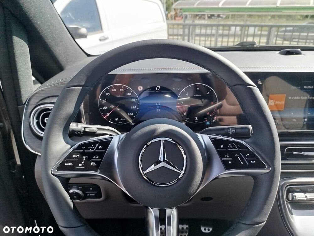 Mercedes-Benz Klasa V - 17