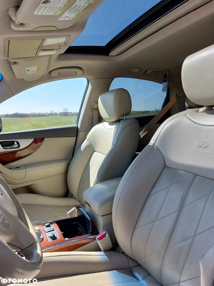 Infiniti FX - 10