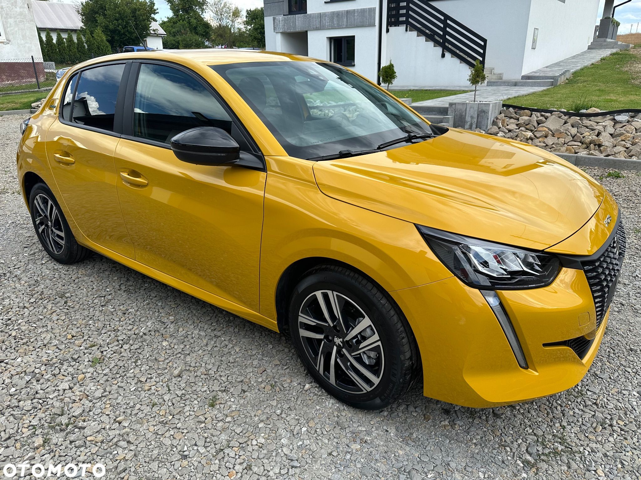Peugeot 208 - 1