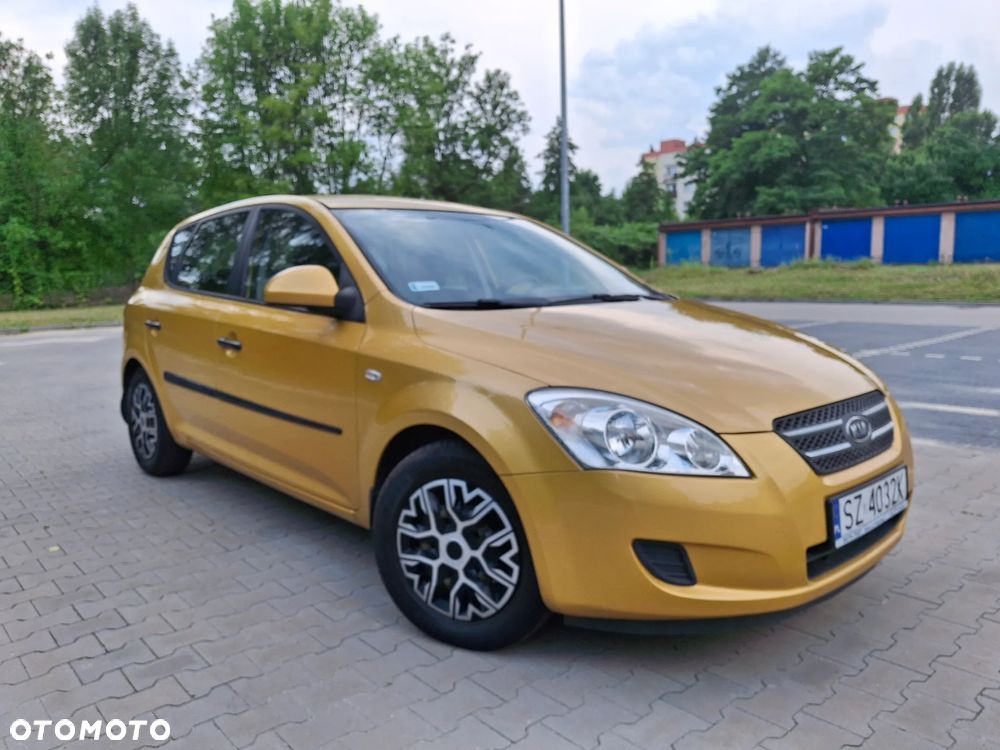 Kia Ceed - 21