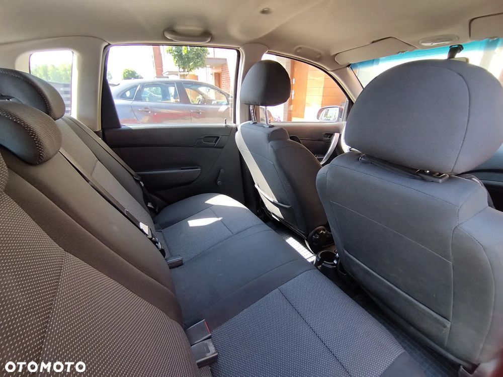 Chevrolet Aveo 1.2 16V Base+ - 29
