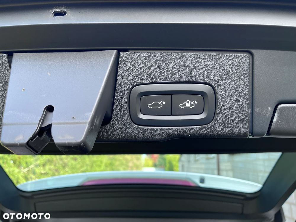 Volvo XC 60 T6 Plug-In Hybrid AWD Inscription - 8