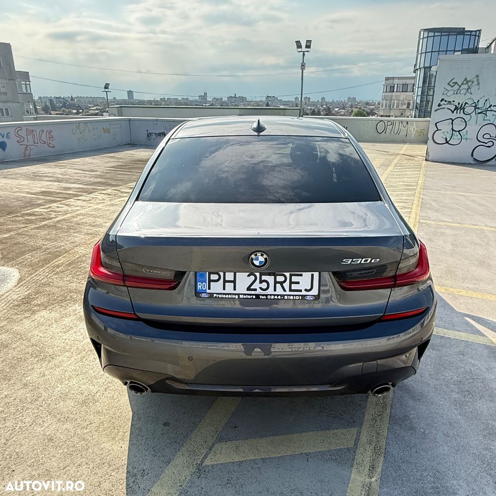 BMW Seria 3 330e Aut. M Sport - 13