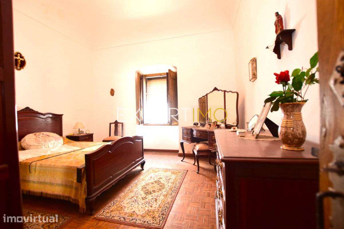 Prédio com 313,20 m2 em Gaveto, na Rua Principal da Vila de Redondo - Grande imagem: 5/33