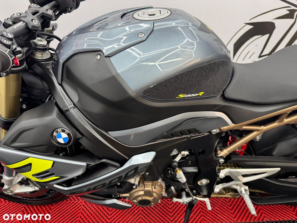 BMW S - 10
