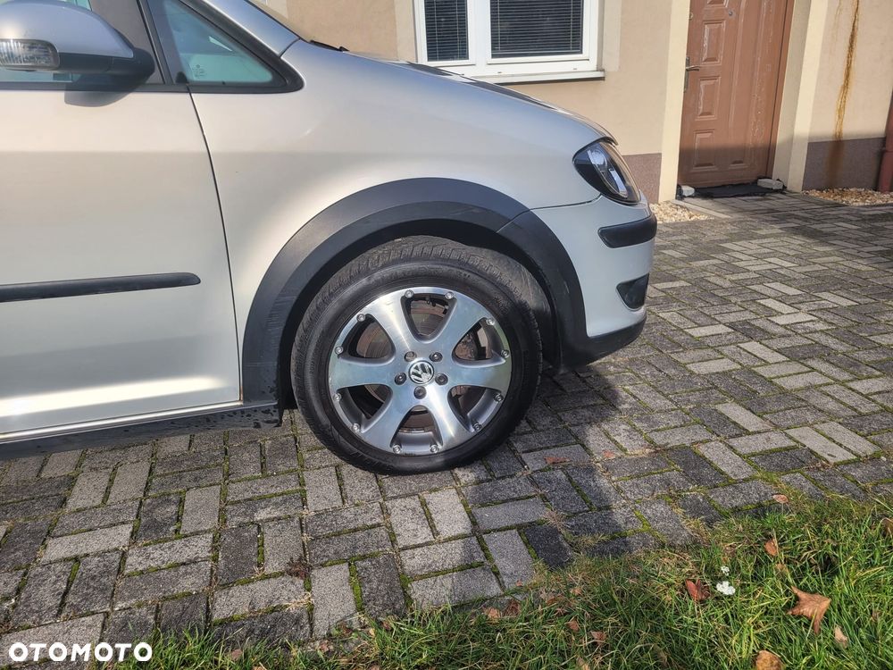 Volkswagen Touran 1.4 TSI DSG Cross - 3