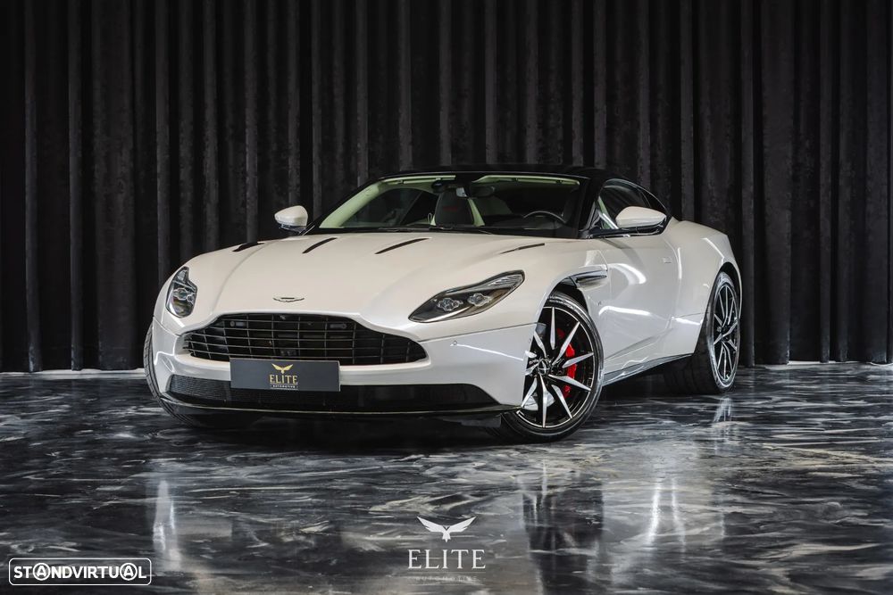 Aston Martin DB11 Coupé V12 Launch Edition - 4