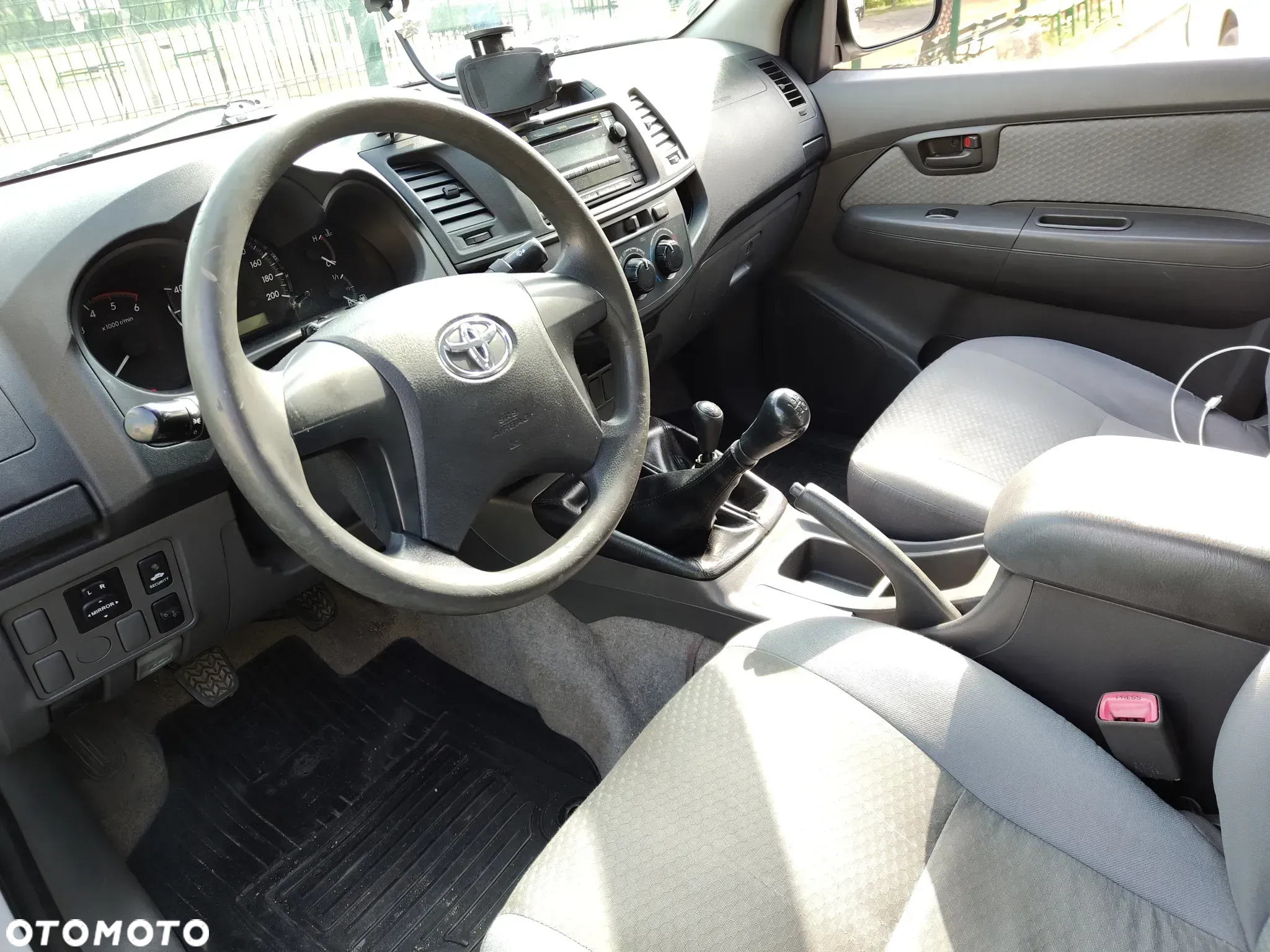 Toyota Hilux 2.5 D-4D DLX - 6