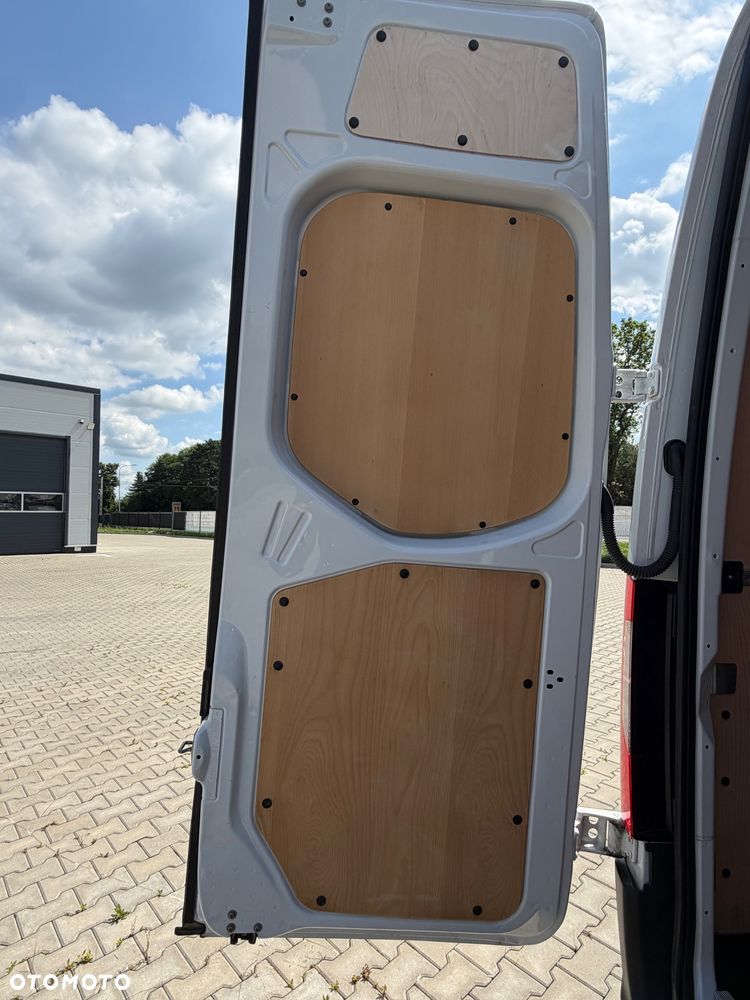 Mercedes-Benz Sprinter - 30
