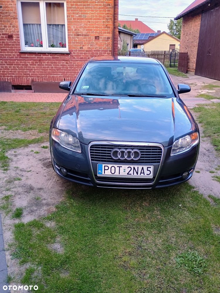 Audi A4 Limousine - 1