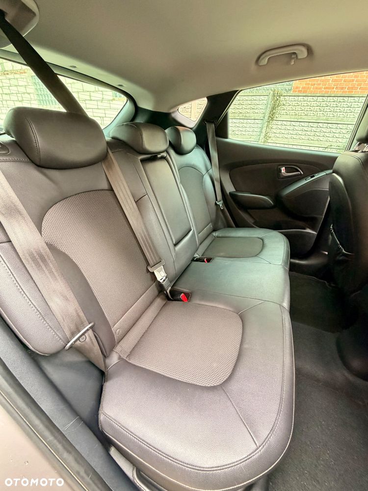 Hyundai ix35 1.7 CRDi 2WD blue Finale Gold - 12