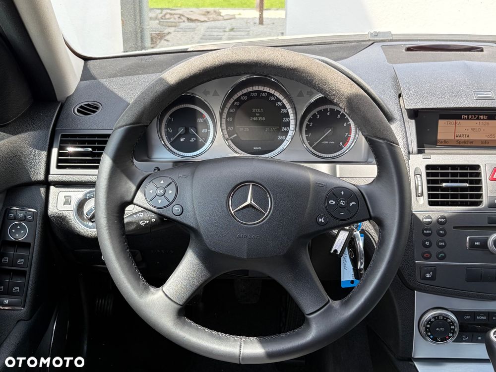 Mercedes-Benz Klasa C 180 (BlueEFFICIENCY) Avantgarde - 25