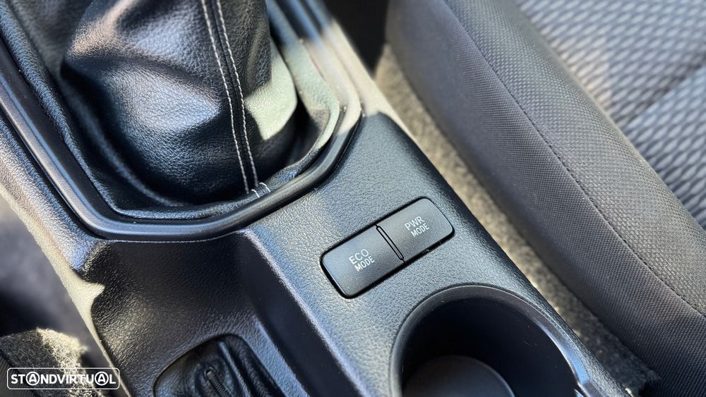 Toyota Hilux 2.4 D-4D 4WD CD CM - 18