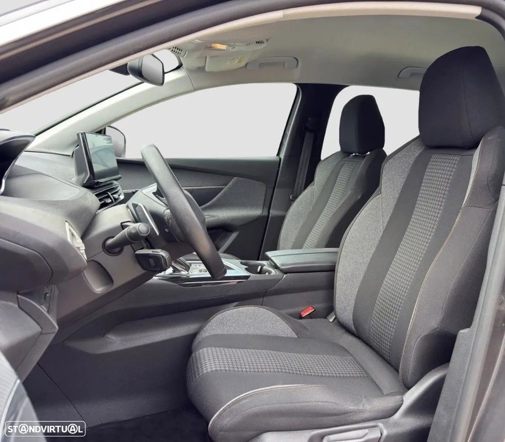 Peugeot 3008 PureTech 130 Stop & Start GPF EAT8 Active Pack — fotografia 12
