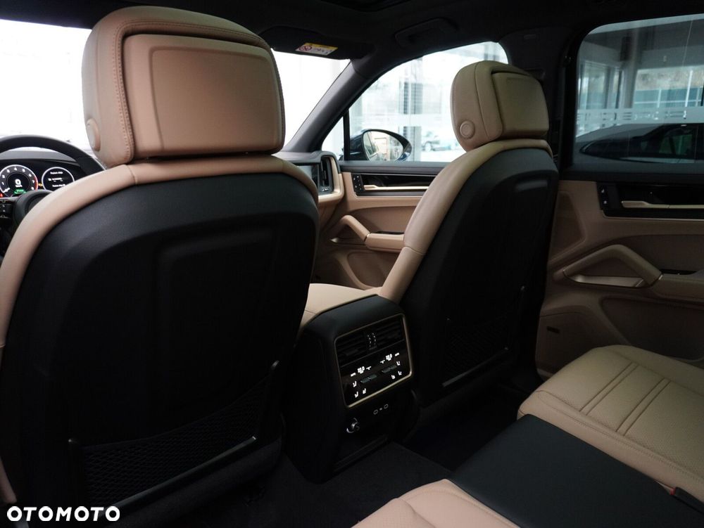 Porsche Cayenne E-Hybrid PHEV Black Edition - 35