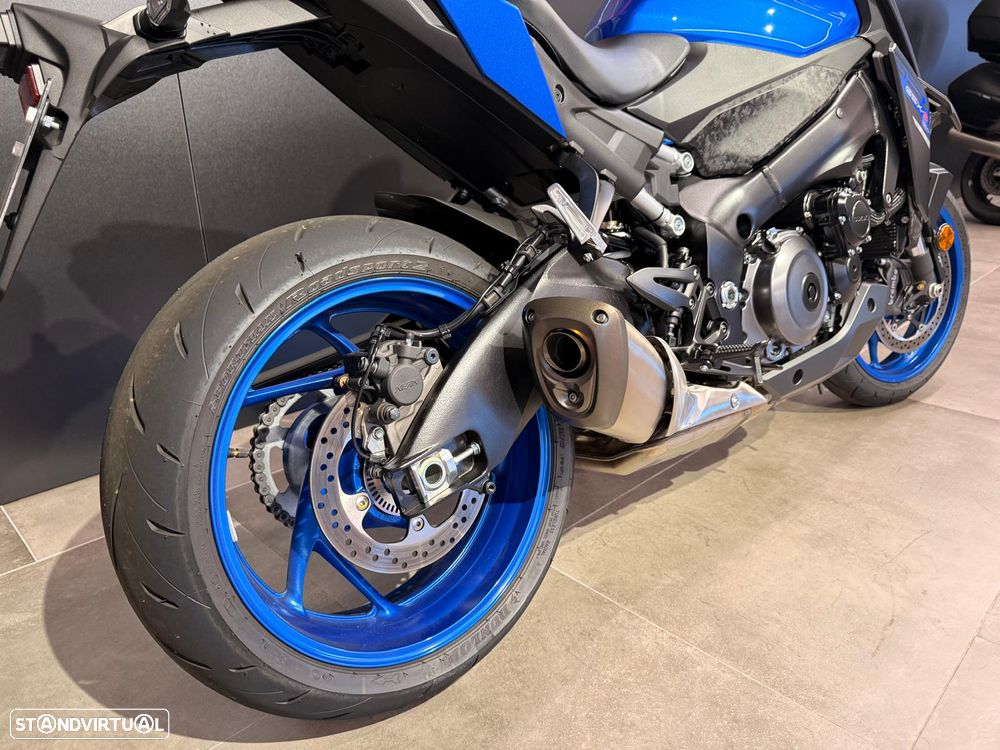 Suzuki GSX - 3