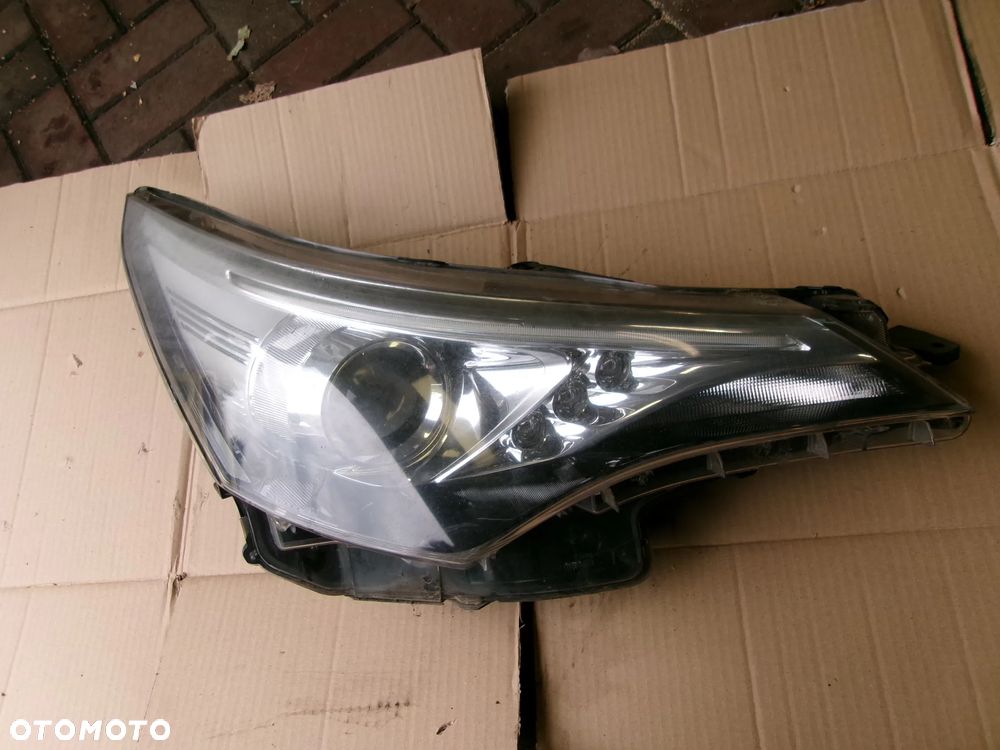 LAMPA PRZÓD PRAWA  LED TOYOTA AVENSIS T27 t29 14-20 - 5