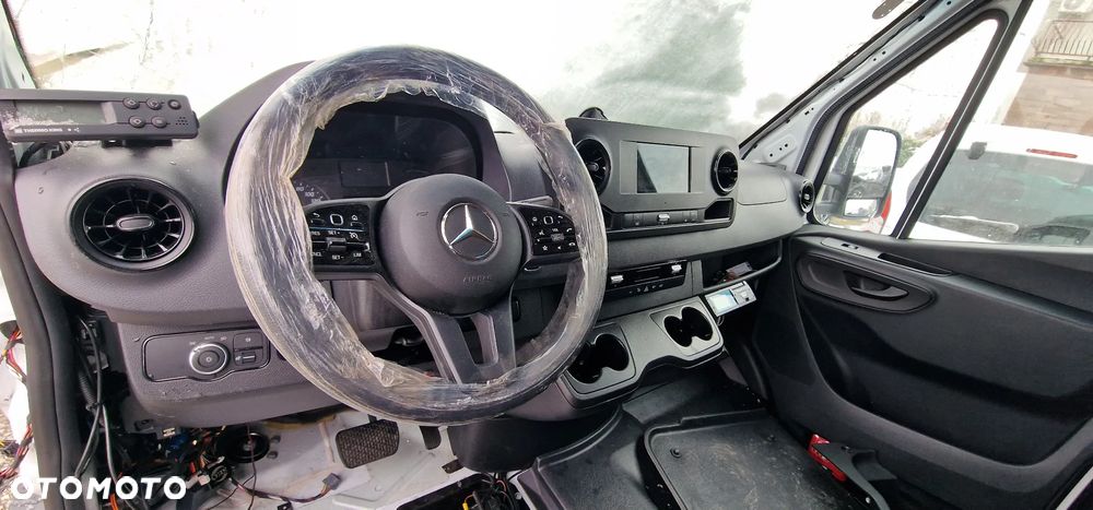 Mercedes-Benz Sprinter - 16