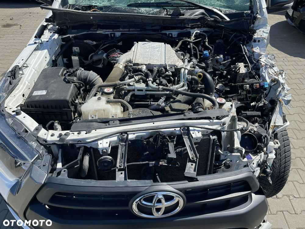 Toyota Hilux 4x4 Double Cab Duty - 14
