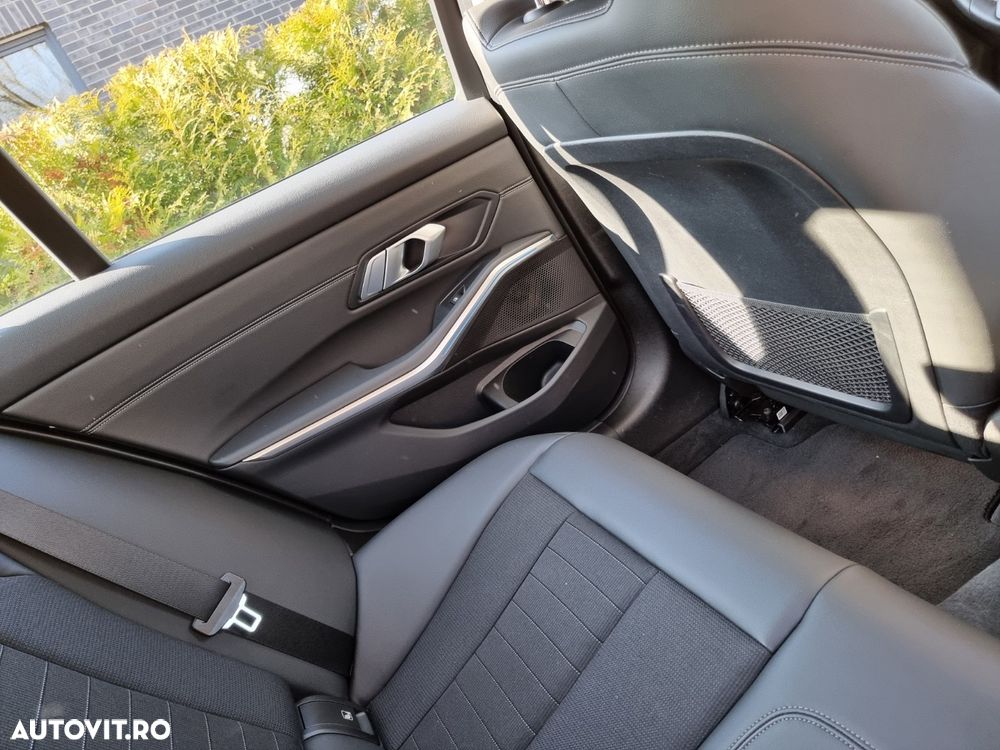 BMW Seria 3 330e Aut. Luxury Line - 2
