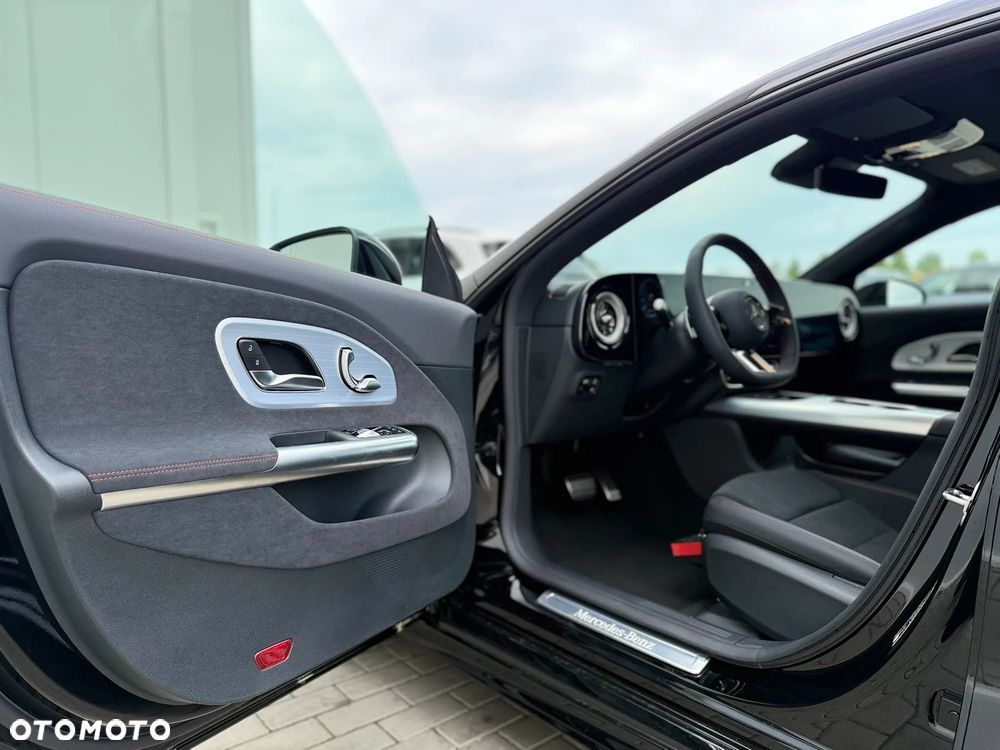 Mercedes-Benz CLA - 17